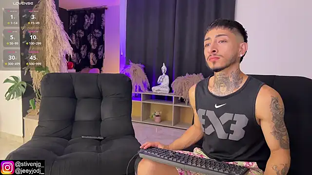 Snapshot of tattoguys_cums chatting on October 22, 2025, 2:44 am tattoguys cums online show from October 22, 2025, 2:44 am