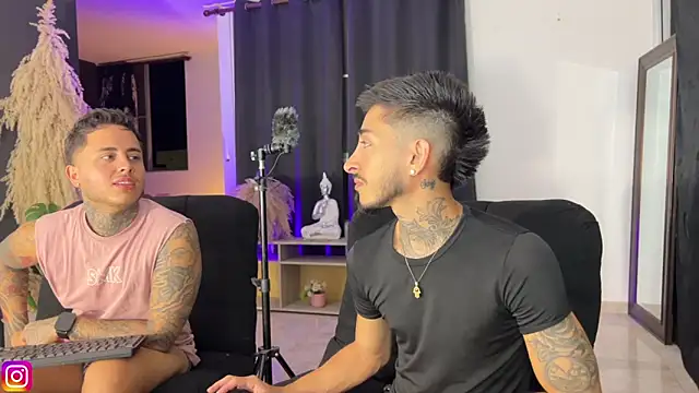 Snapshot of tattoguys_cums chatting on October 27, 2025, 2:34 am tattoguys cums online show from October 27, 2025, 2:34 am