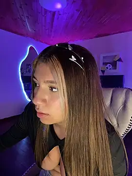 Isabella18 pink online show from June 25, 2026, 7:19 pm