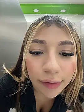 Isabella18 pink online show from July 16, 2026, 4:04 pm