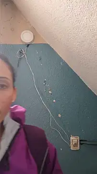 lindasyt online show from November 12, 2025, 2:21 pm