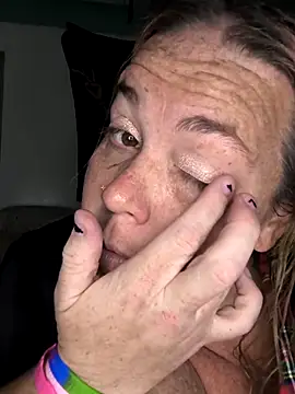 Courdles online show from September 25, 2025, 5:46 am