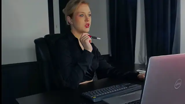 Snapshot of CaitlinSugar chatting on October 14, 2025, 4:57 am CaitlinSugar online show from October 14, 2025, 4:57 am