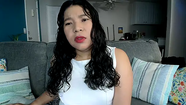 Snapshot of SHEILYN_ chatting on May 17, 2026, 6:35 am SHEILYN online show from May 17, 2026, 6:35 am
