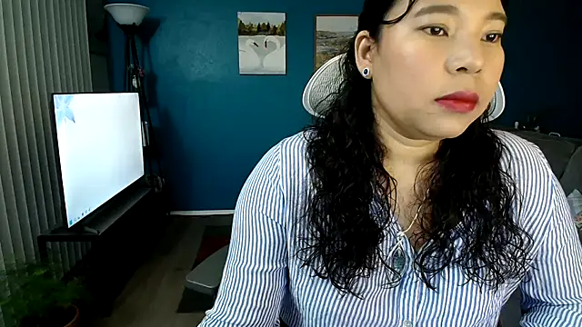 Snapshot of SHEILYN_ chatting on May 13, 2026, 5:36 am SHEILYN online show from May 13, 2026, 5:36 am