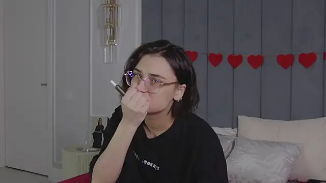 VioletAsh online show from March 12, 2026, 4:29 am