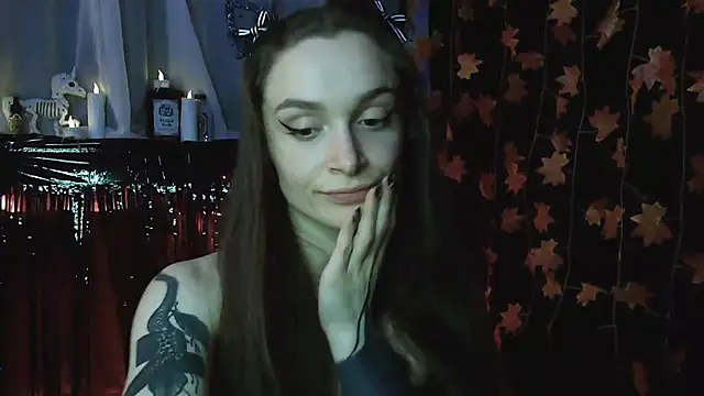   Leyla   online show from October 18, 2025, 7:49 pm