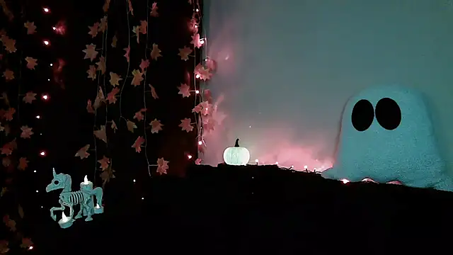   Leyla   online show from October 20, 2025, 7:03 pm