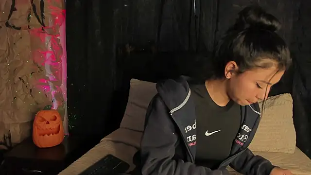 Tiffany Nm online show from October 21, 2025, 1:10 pm