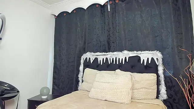 Tiffany Nm online show from November 28, 2025, 4:18 pm