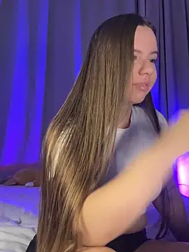 Snapshot of Chloe_loo chatting on September 22, 2025, 7:20 pm Chloe loo online show from September 22, 2025, 7:20 pm