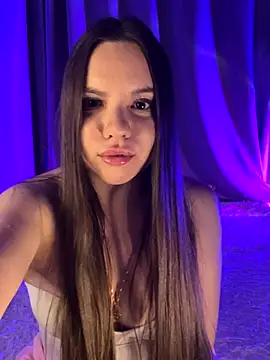 Snapshot of Chloe_loo chatting on September 15, 2025, 8:42 pm Chloe loo online show from September 15, 2025, 8:42 pm
