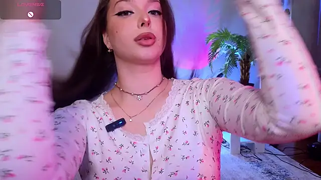 Lucy louras online show from October 3, 2025, 12:17 pm