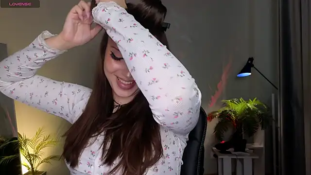 Lucy louras online show from September 26, 2025, 12:01 pm