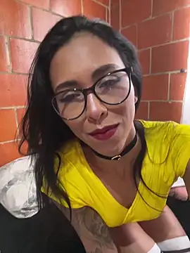 Emma  cumlovee online show from October 23, 2025, 1:10 pm