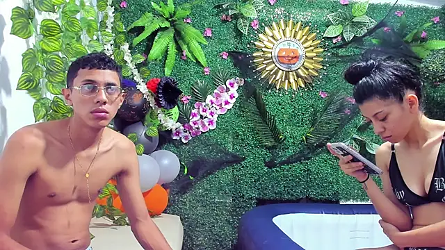 MielAndLeo online show from October 25, 2025, 12:28 pm