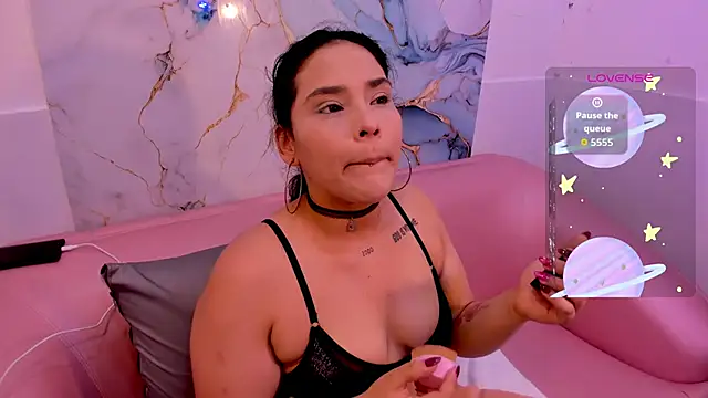 TIFFANY GLOW   online show from November 12, 2025, 7:40 pm