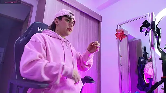 brunothompson3 online show from October 23, 2025, 4:22 am