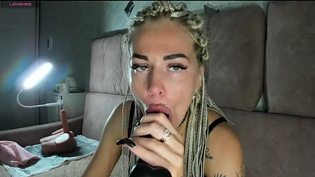 Snapshot of Kira_Key chatting on July 2, 2026, 4:57 pm Kira Key online show from July 2, 2026, 4:57 pm