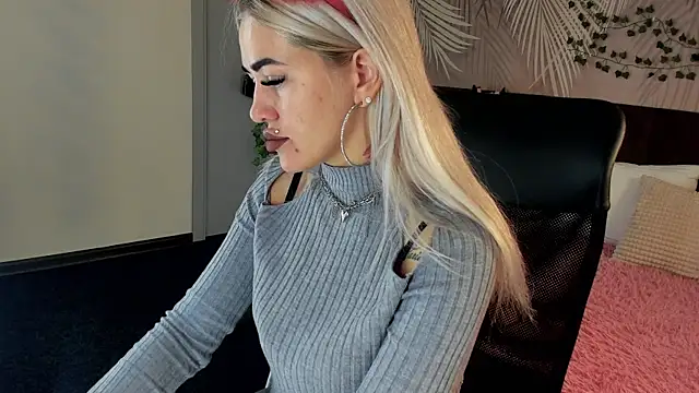 Kira Key online show from October 31, 2025, 2:08 am