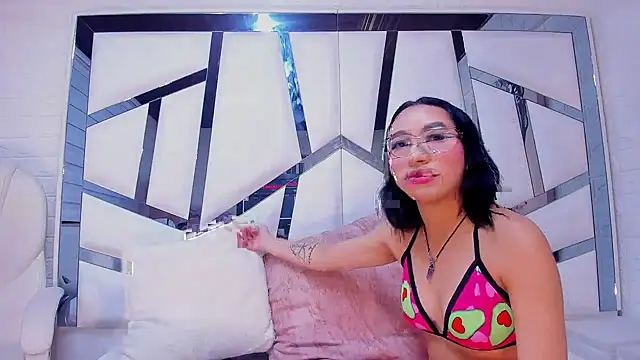 Snapshot of KiaraandEnzzo_ chatting on September 9, 2025, 3:16 am KiaraandEnzzo online show from September 9, 2025, 3:16 am