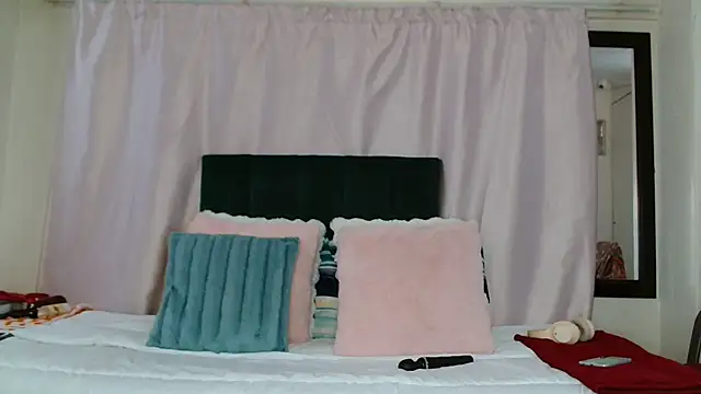 Snapshot of -cleowilliams- chatting on October 9, 2025, 10:49 am -cleowilliams- online show from October 9, 2025, 10:49 am