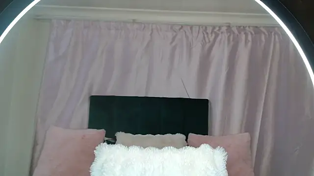 Snapshot of -cleowilliams- chatting on September 26, 2025, 10:00 am -cleowilliams- online show from September 26, 2025, 10:00 am