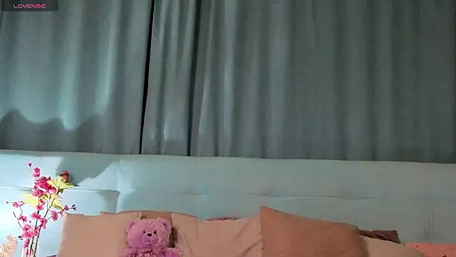 Snapshot of Aurora_Bennet chatting on February 18, 2026, 11:12 pm Aurora Bennet online show from February 18, 2026, 11:12 pm