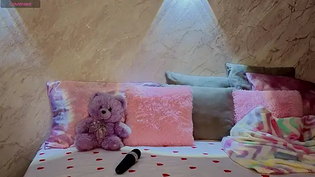 Aurora Bennet online show from April 6, 2026, 1:01 am