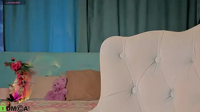 Aurora Bennet online show from April 13, 2026, 12:47 am