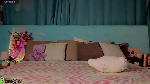 Aurora Bennet online show from April 7, 2026, 12:01 am