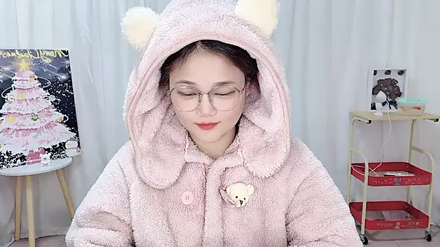 Snapshot of Dec-7758 chatting on February 11, 2026, 1:44 pm Dec-7758 online show from February 11, 2026, 1:44 pm