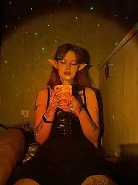 Snapshot of n1ghtcloud chatting on October 26, 2025, 9:26 pm n1ghtcloud online show from October 26, 2025, 9:26 pm