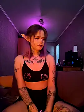 Snapshot of n1ghtcloud chatting on October 28, 2025, 6:45 am n1ghtcloud online show from October 28, 2025, 6:45 am