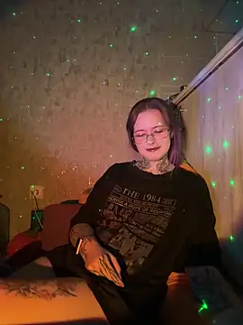 Snapshot of n1ghtcloud chatting on November 7, 2025, 7:51 pm n1ghtcloud online show from November 7, 2025, 7:51 pm