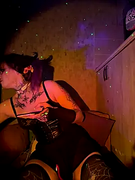 Snapshot of n1ghtcloud chatting on October 24, 2025, 5:45 pm n1ghtcloud online show from October 24, 2025, 5:45 pm