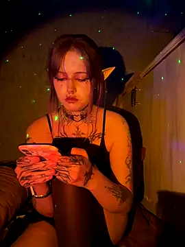 Snapshot of n1ghtcloud chatting on October 28, 2025, 6:51 pm n1ghtcloud online show from October 28, 2025, 6:51 pm