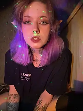 Snapshot of n1ghtcloud chatting on November 17, 2025, 7:07 pm n1ghtcloud online show from November 17, 2025, 7:07 pm