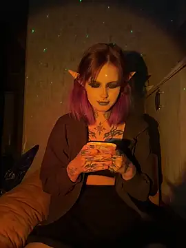 Snapshot of n1ghtcloud chatting on October 22, 2025, 11:58 pm n1ghtcloud online show from October 22, 2025, 11:58 pm