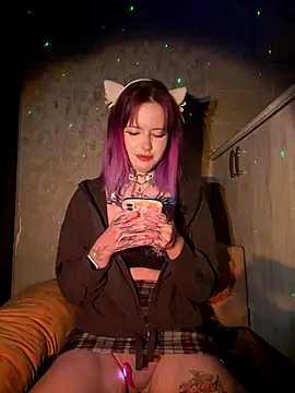 Snapshot of n1ghtcloud chatting on October 16, 2025, 10:18 pm n1ghtcloud online show from October 16, 2025, 10:18 pm