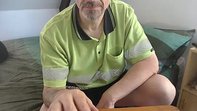 Snapshot of idiotpig66 chatting on March 6, 2025, 4:19 am idiotpig66 online show from March 6, 2025, 4:19 am