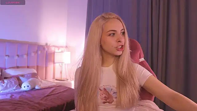 ShinyBarbie online show from November 6, 2025, 6:28 am