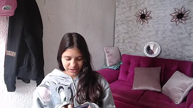 Snapshot of Evagirl69 chatting on June 17, 2026, 12:15 pm Evagirl69 online show from June 17, 2026, 12:15 pm