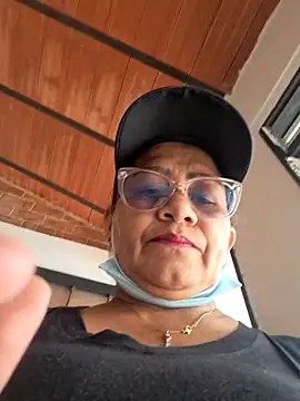 Vickysweeeettt online show from February 20, 2026, 4:42 pm