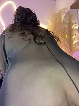 Zoe Serrat online show from September 26, 2025, 12:56 pm