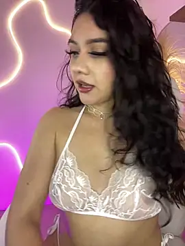 Zoe Serrat online show from September 16, 2025, 1:23 pm