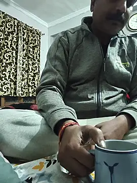 Snapshot of vardh033 chatting on November 17, 2025, 4:33 pm vardh033 online show from November 17, 2025, 4:33 pm