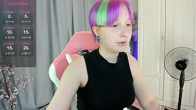 MiaLyall online show from September 10, 2025, 4:06 pm