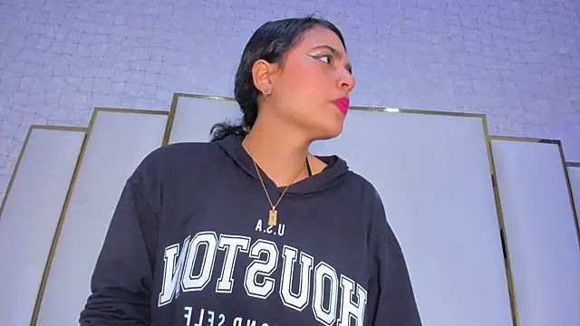 Snapshot of thalia888_ chatting on November 29, 2025, 7:03 pm thalia888 online show from November 29, 2025, 7:03 pm