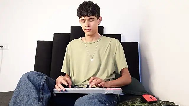 alexmark  online show from October 23, 2025, 1:21 pm